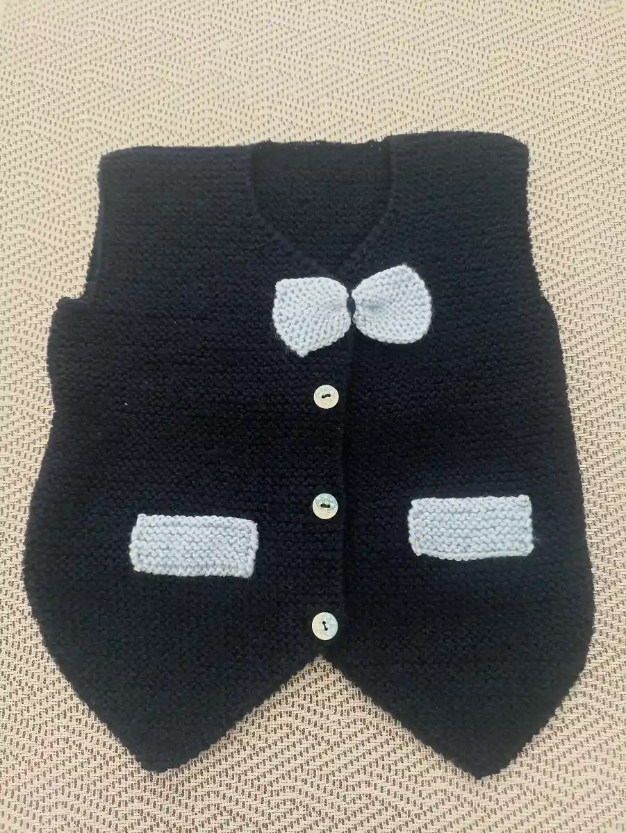Küçükler i̇çin şık örgü yelek el yapımı 1 yaş boy 40 cm en 33 cm