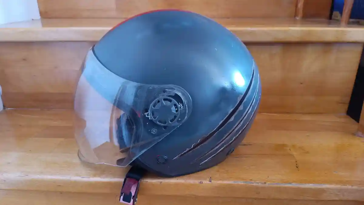 Mat siyah motosiklet kaskı xl ilan görseli