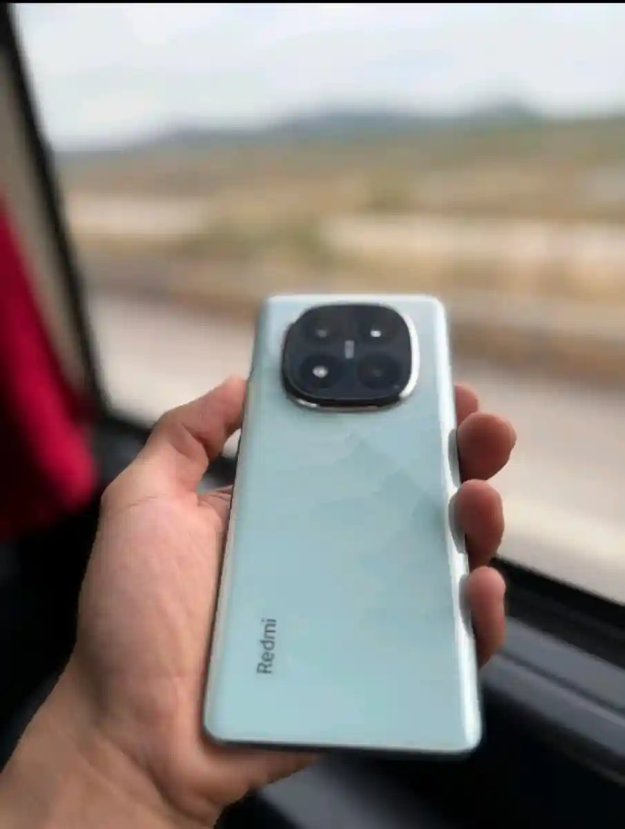 Açık mavi redmi akıllı telefon ilan görseli