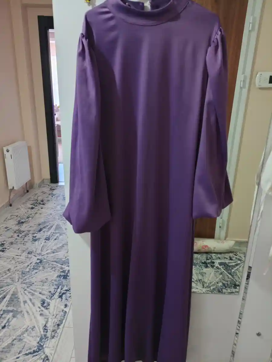 Acil satılık mor renk uzun elbise defogu asla yok acil satılık beden 44