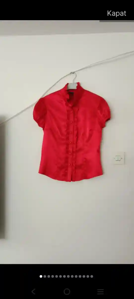 Kısa kollu kırmızı bluz