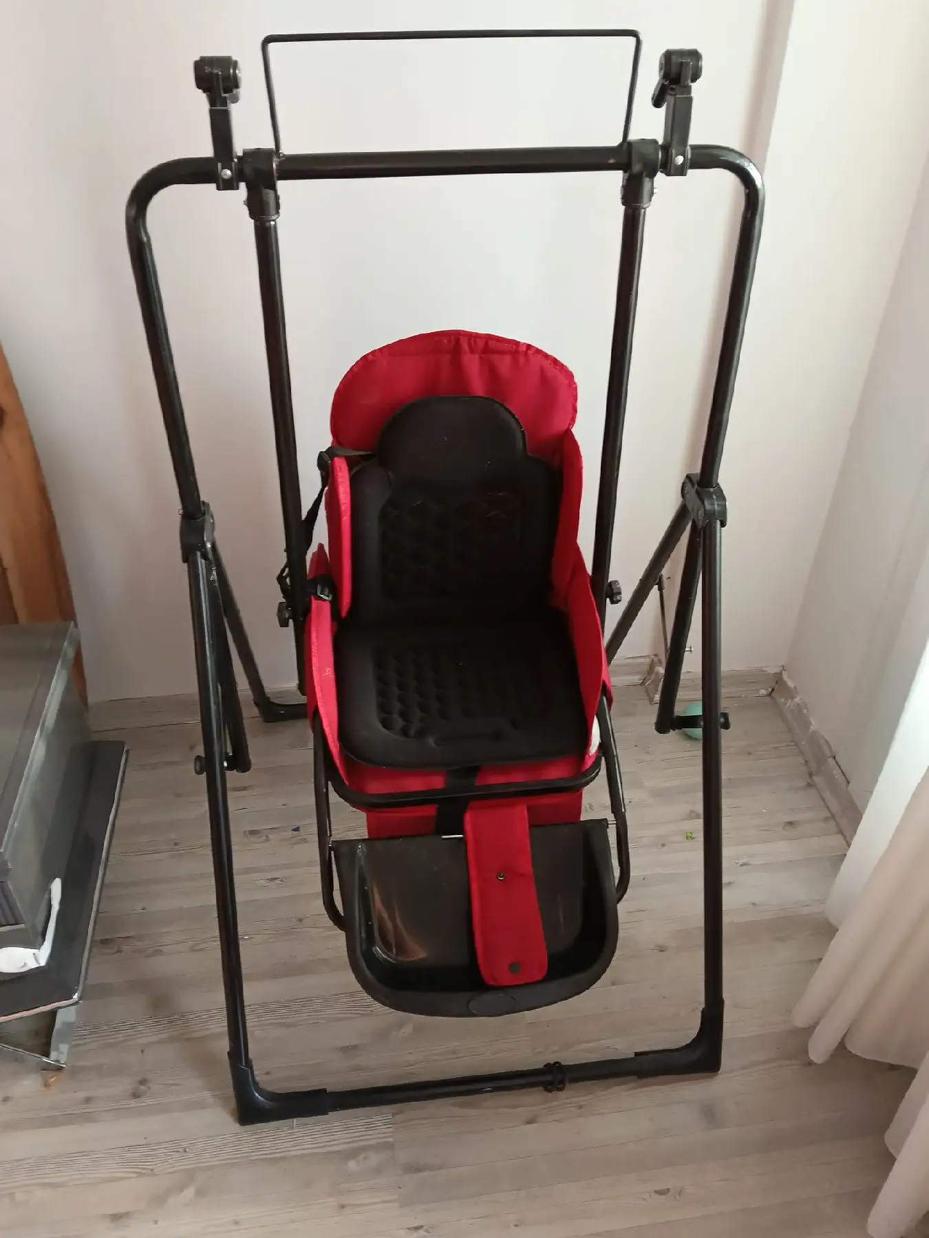 Kırmızı bebek salıncağı çift konumu yatma özellikli