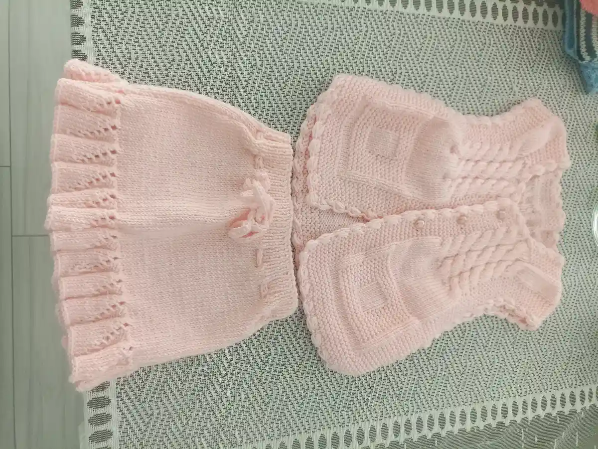 Pembe bebek yeleği ve etek takımı yelek boy 32 cm en 26 cm etek boy 26 cm el yapımı takım