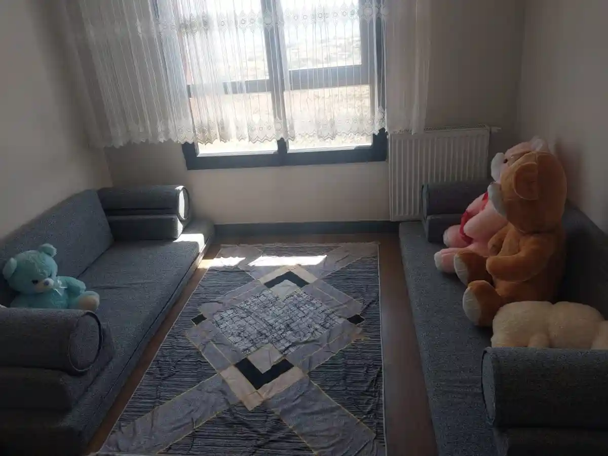 Gri kumaş üçlü koltuk takımı