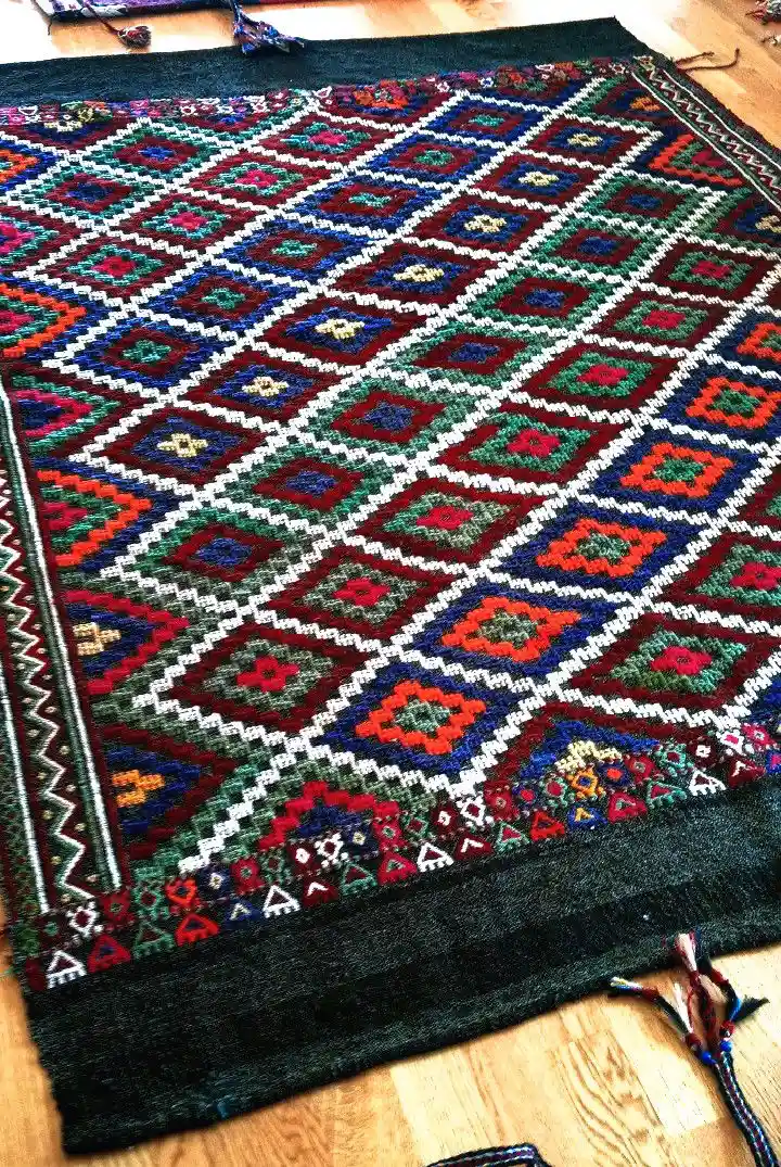Renkli el dokuması yün kilim  halı