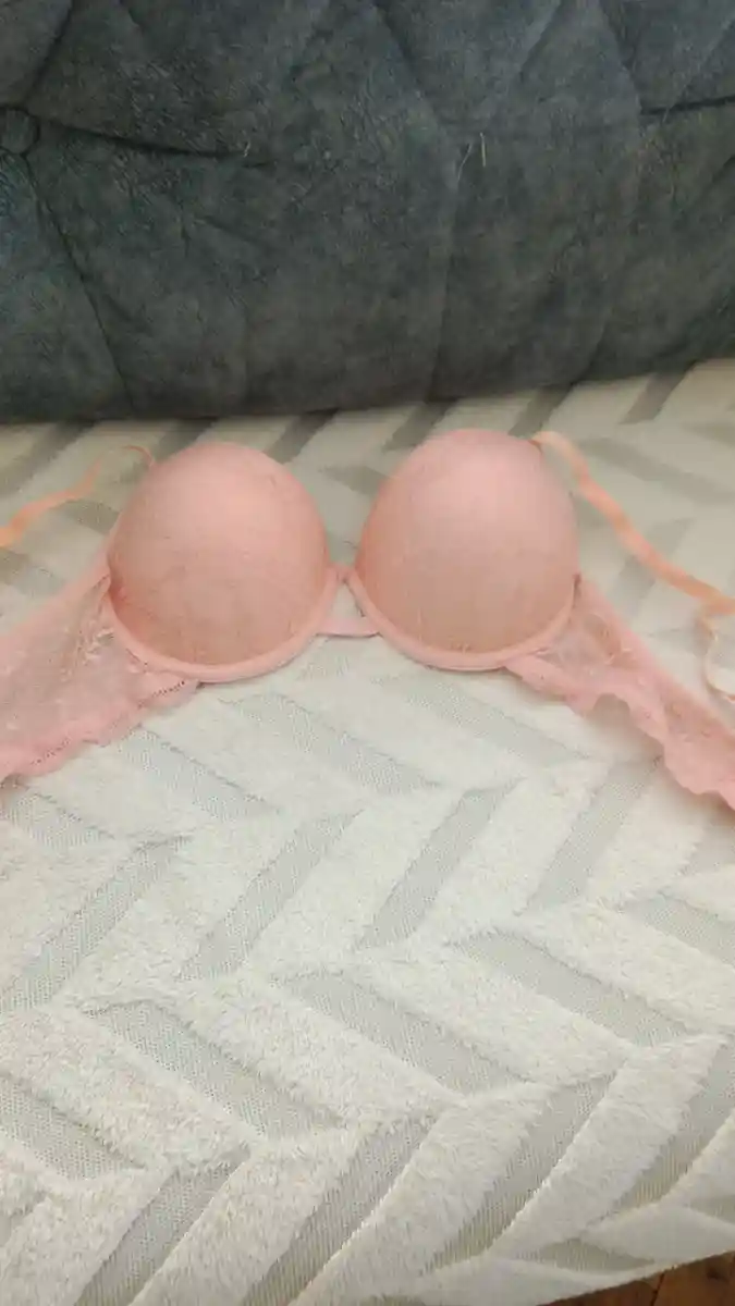 Pembe dantel detaylı sütyen