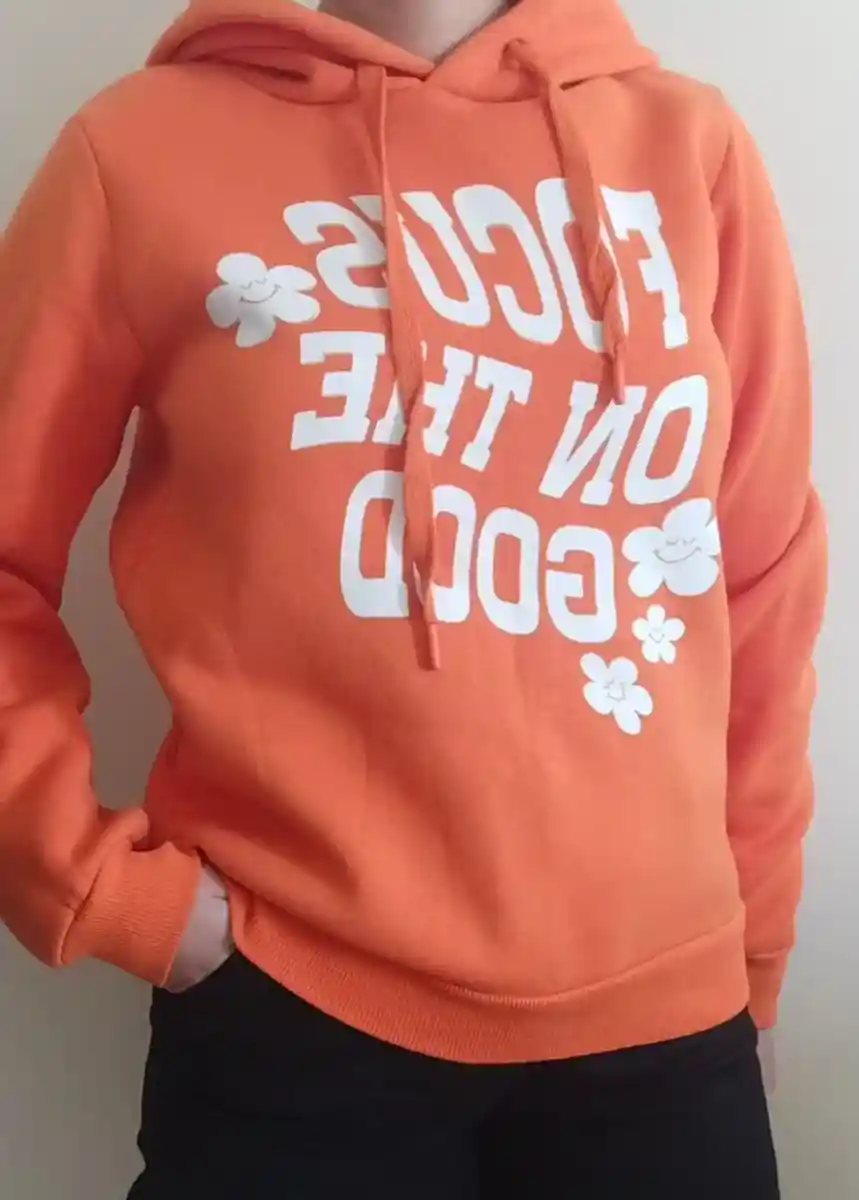 Turuncu kapüşonlu sweatshirt