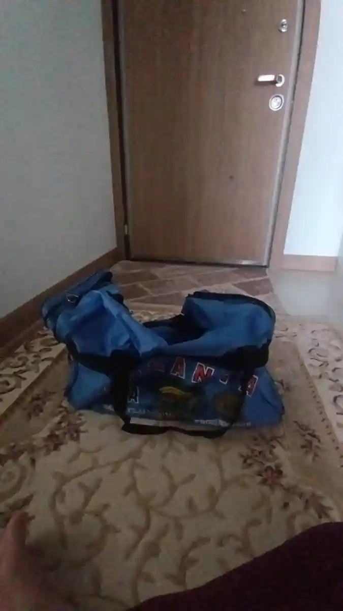 Mavi renkli spor çantası dört gözlü