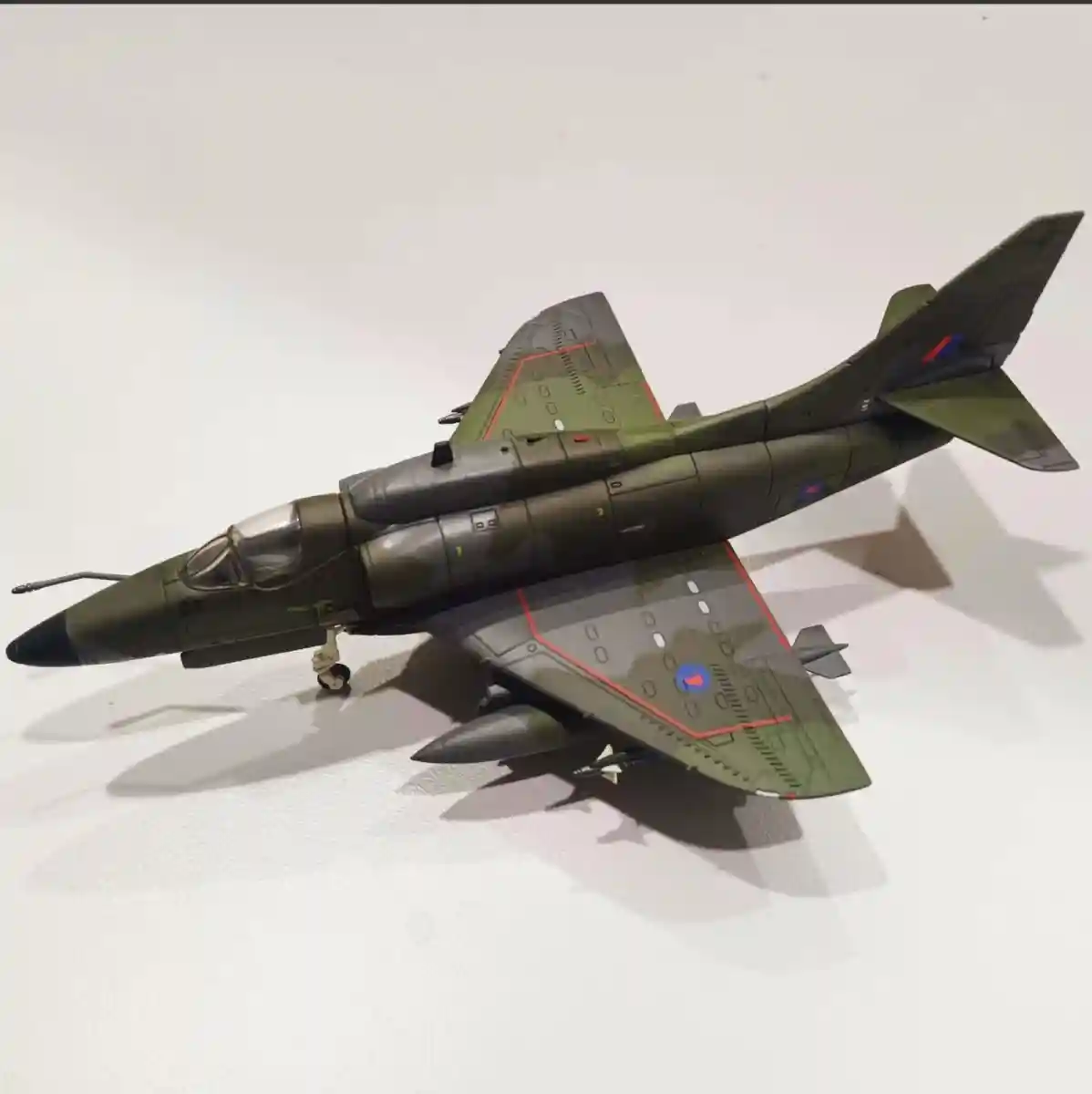 Askeri model uçak - yeşil renkli