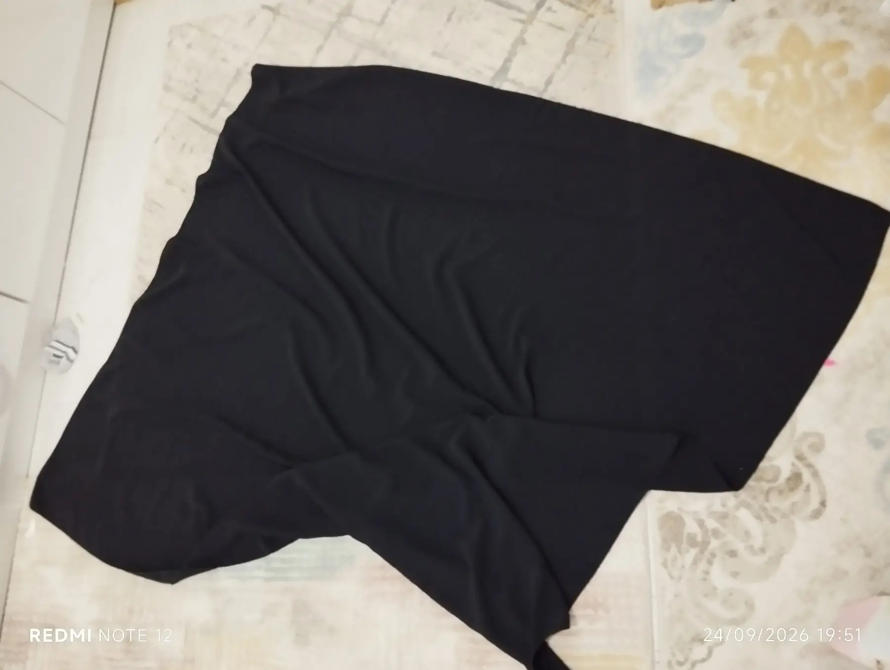 şal ipek marka büyük boy siyah eşarp 1 2 kez kullanıldı