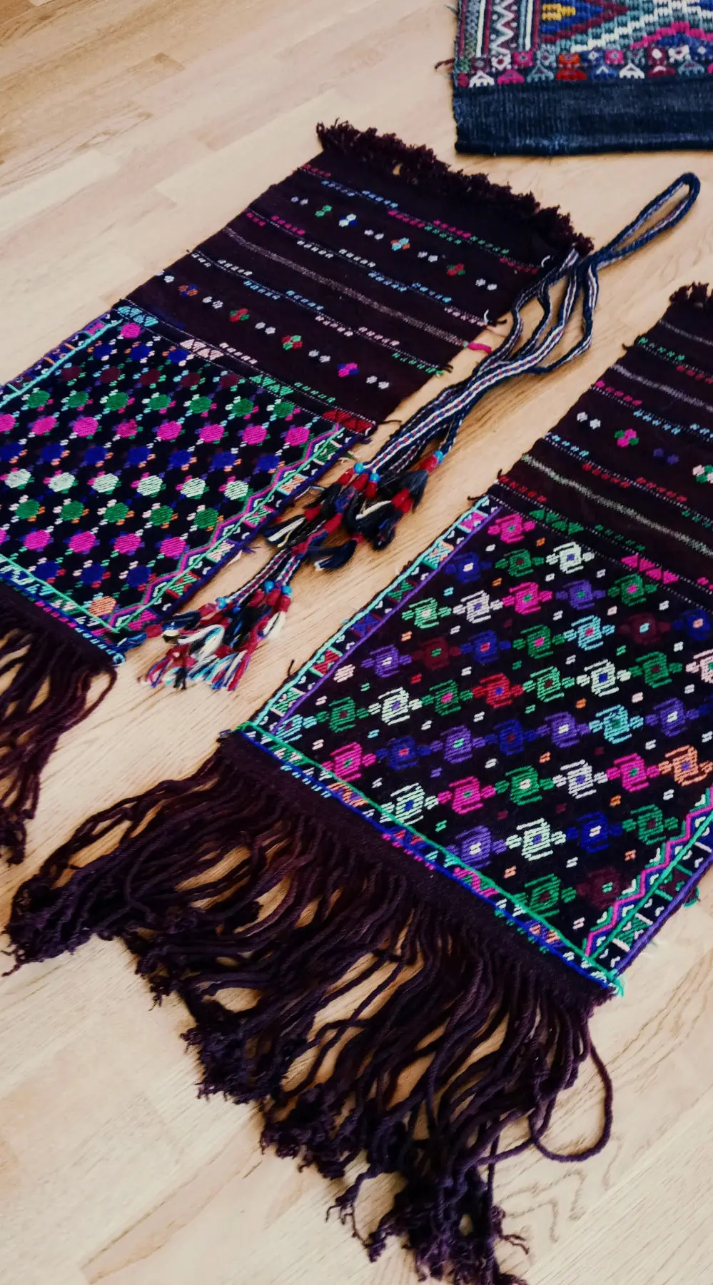 Renkli desenli el yapımı  kilim ilan görseli