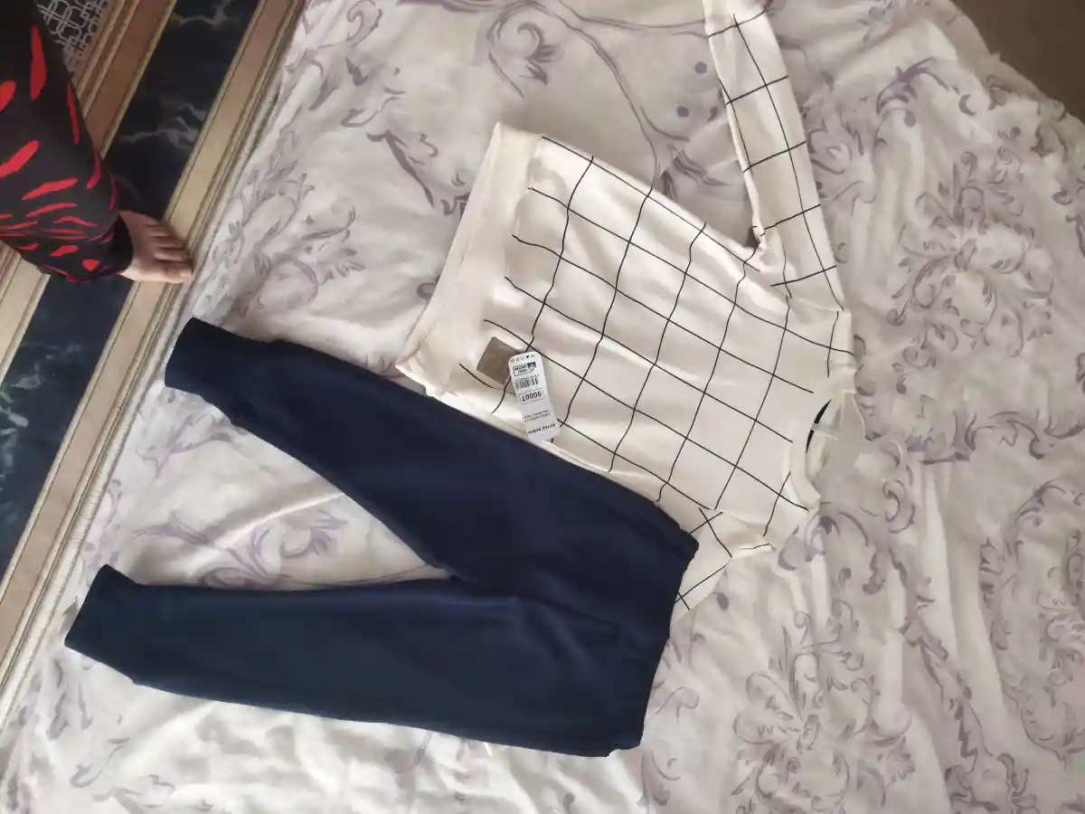 Kare desenli bluz ve pantolon takımı