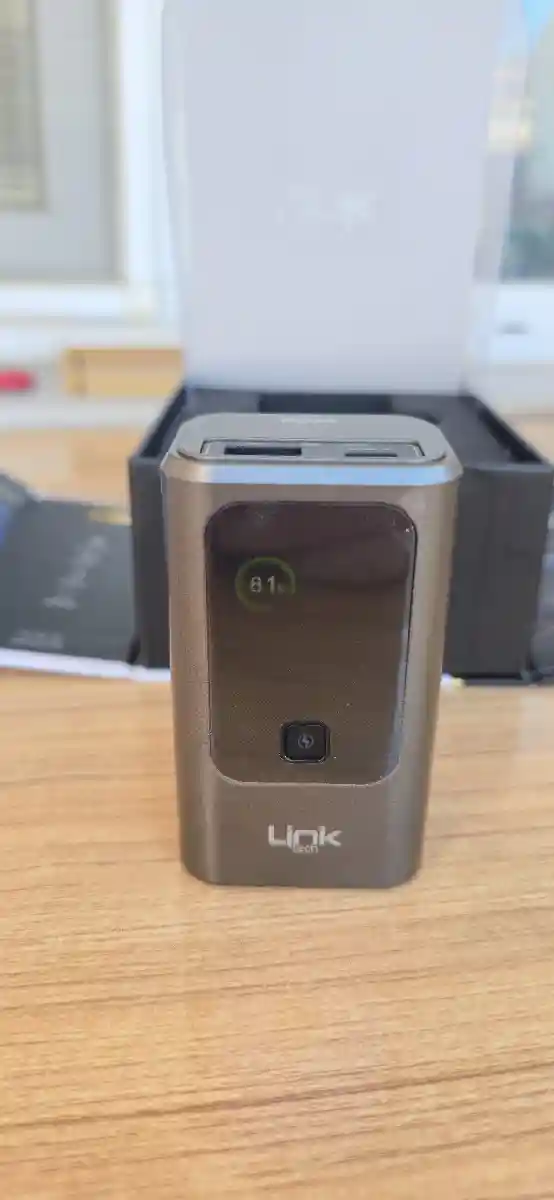 Linktech pd37 45w 10000mah tft powerbank