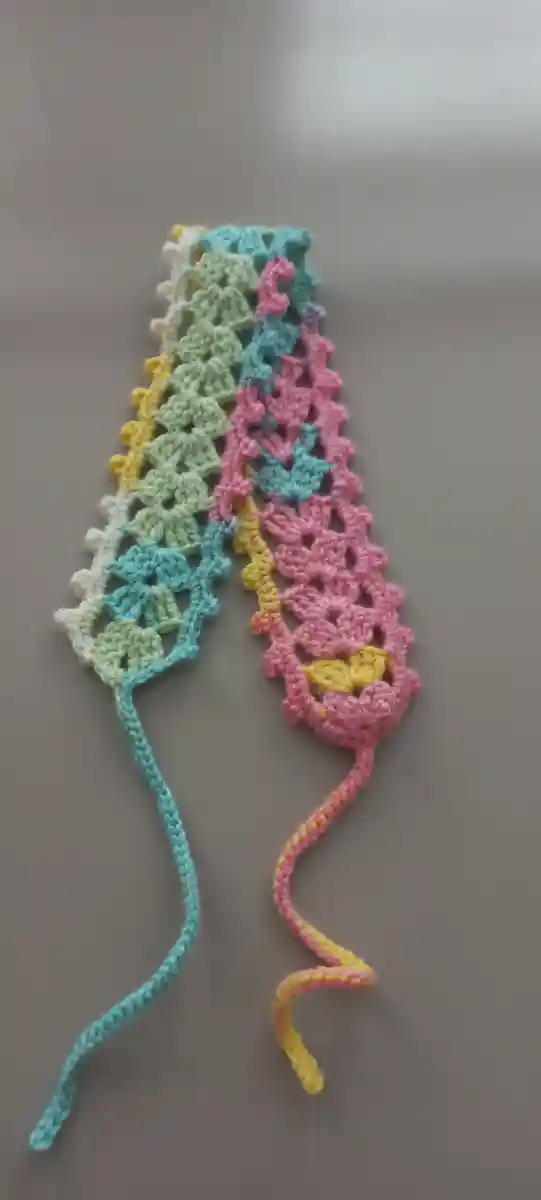 Renkli örgü bandana
