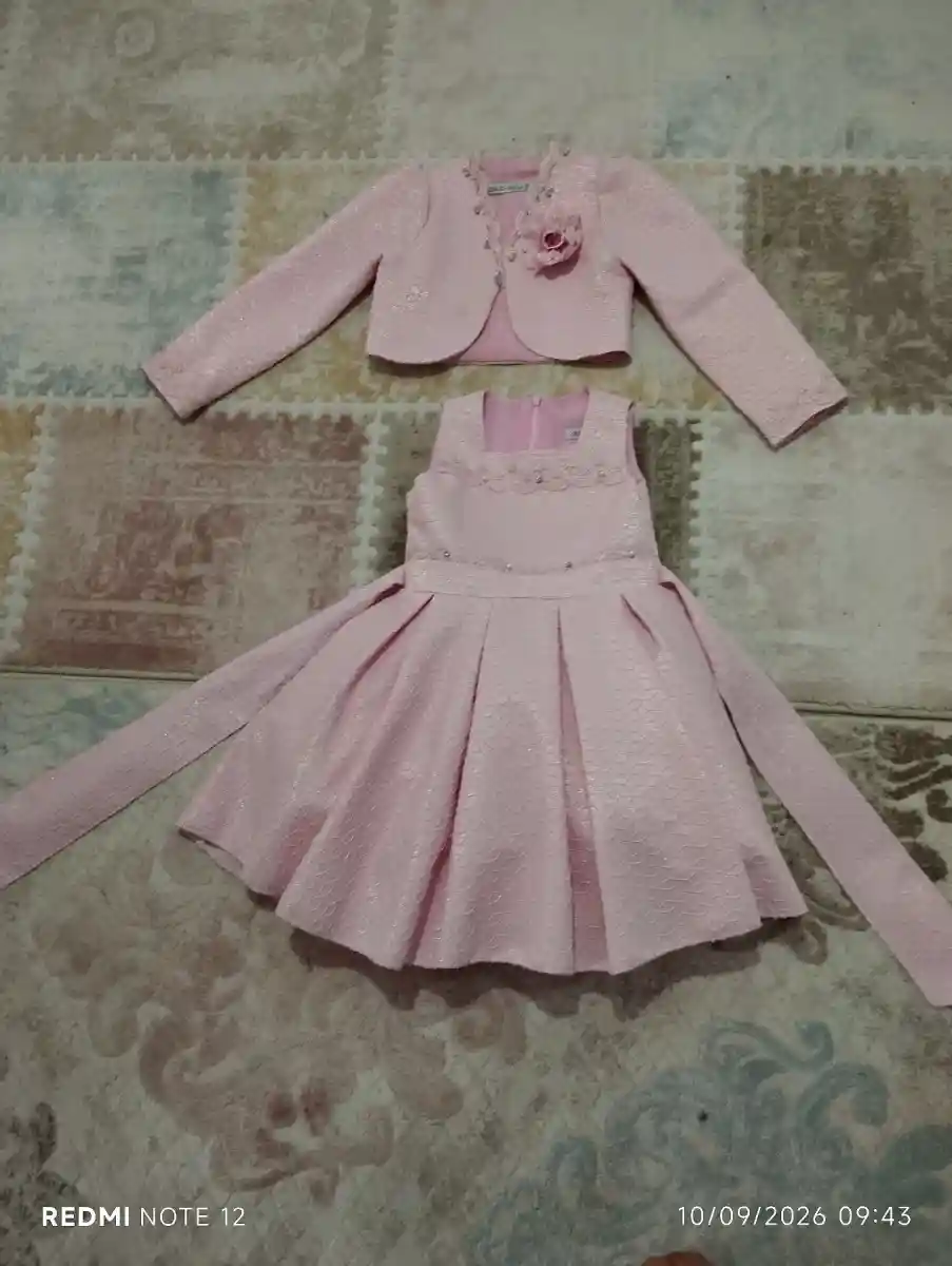 Pembe kız elbisesi ve ceket takımı 3 4 yaş için 1 2 kez kullanıldı
