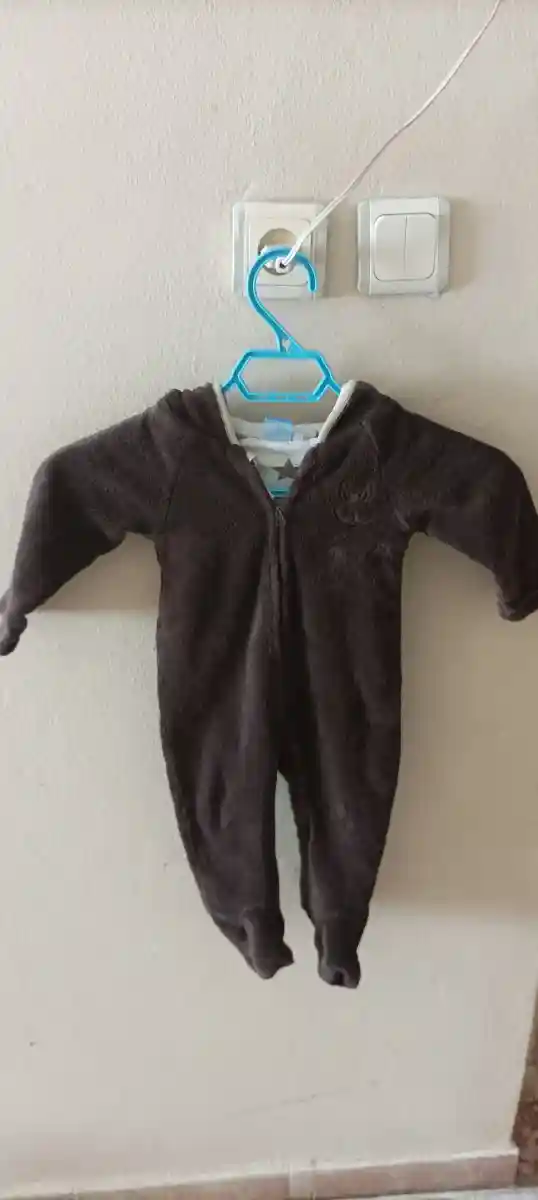 Kahverengi kışlık bebek tulumu