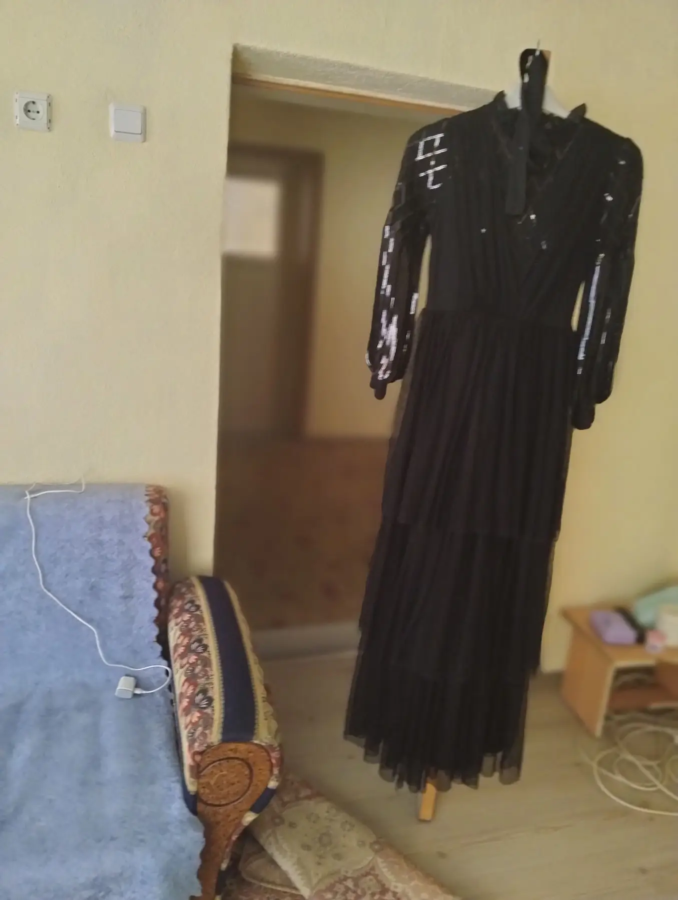şık siyah uzun elbise
