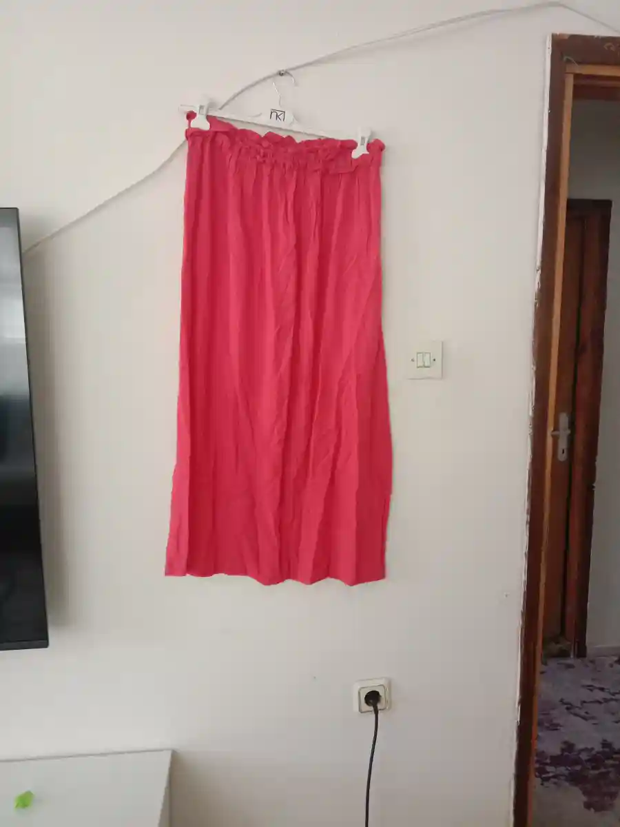 Pembe renkli uzun etek