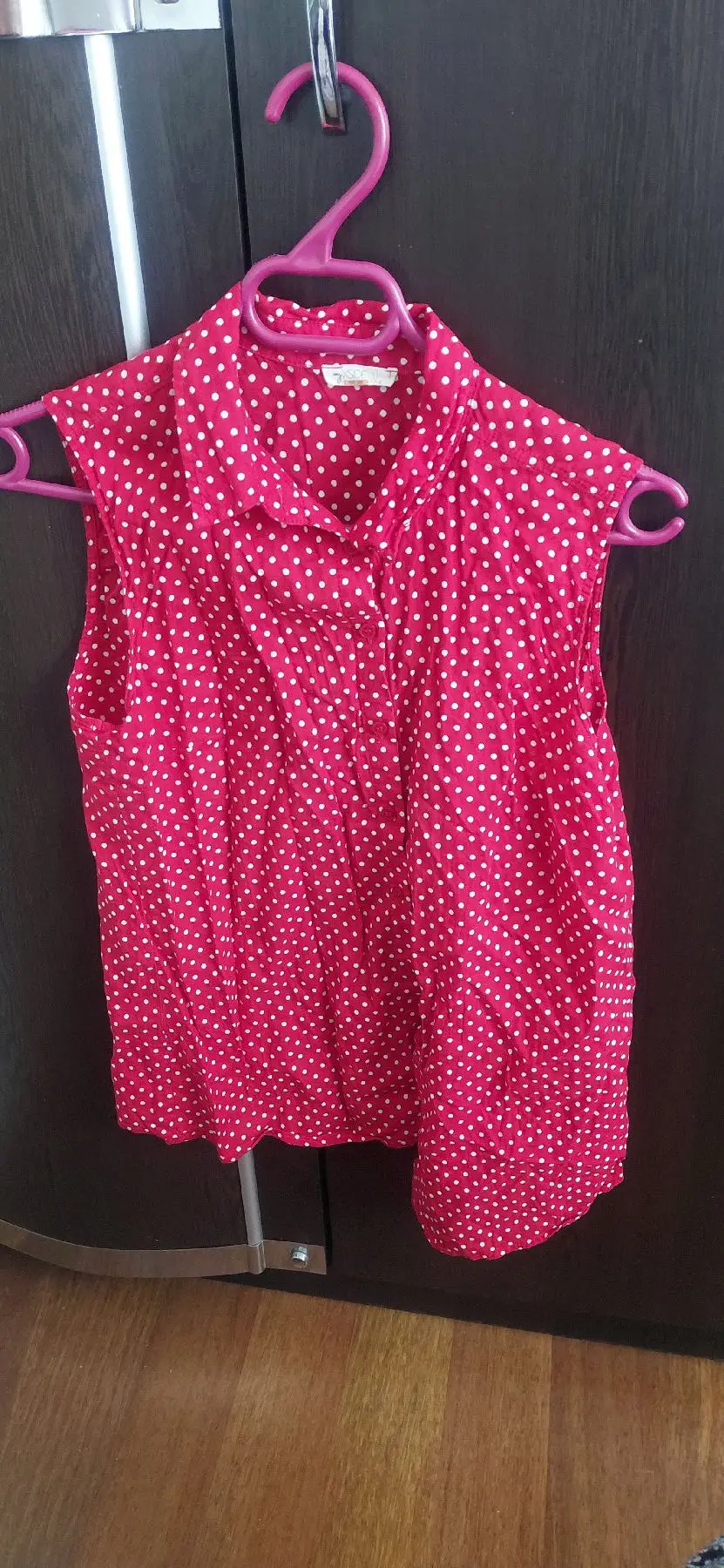 Kırmızı puantiyeli yaz bluzu