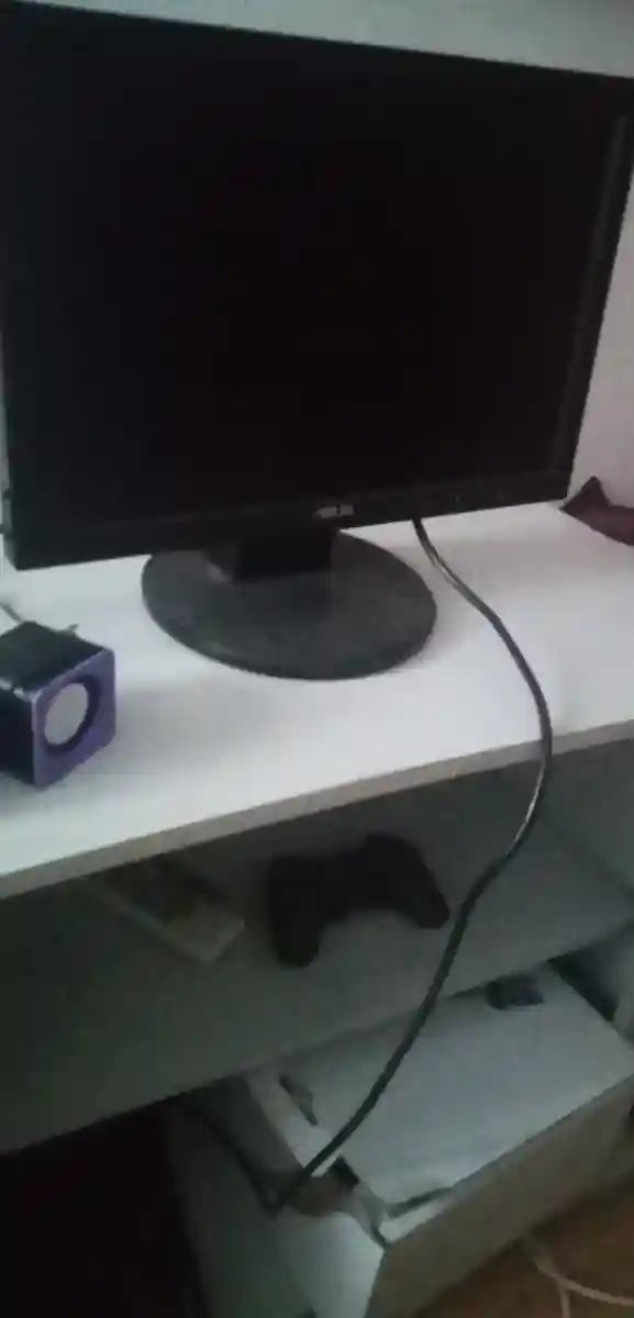 Lg 19 i̇nç monitör ve oyun kontrol cihazı ilan görseli