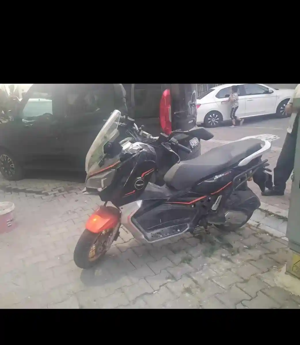 Siyah motosiklet