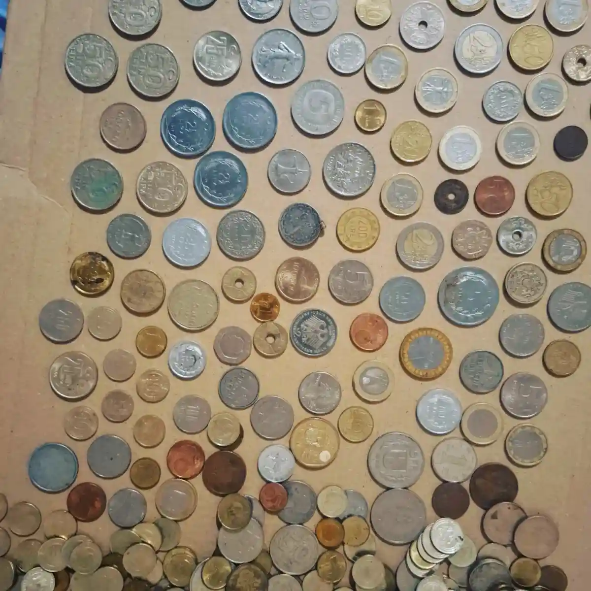 Farklı ülkelerden madeni paralar ilan görseli