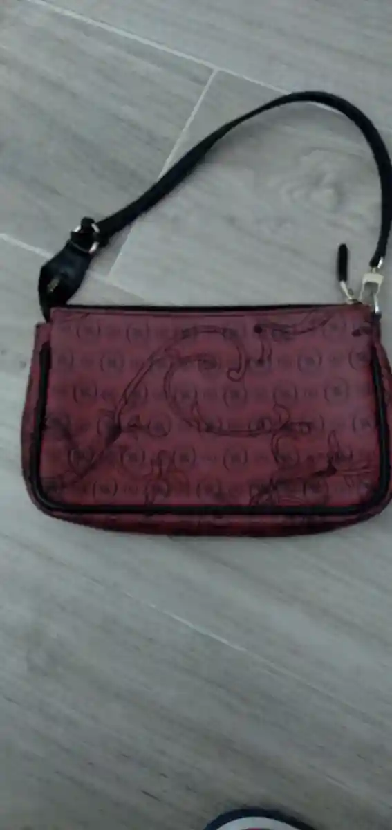 Kırmızı desenli çanta
