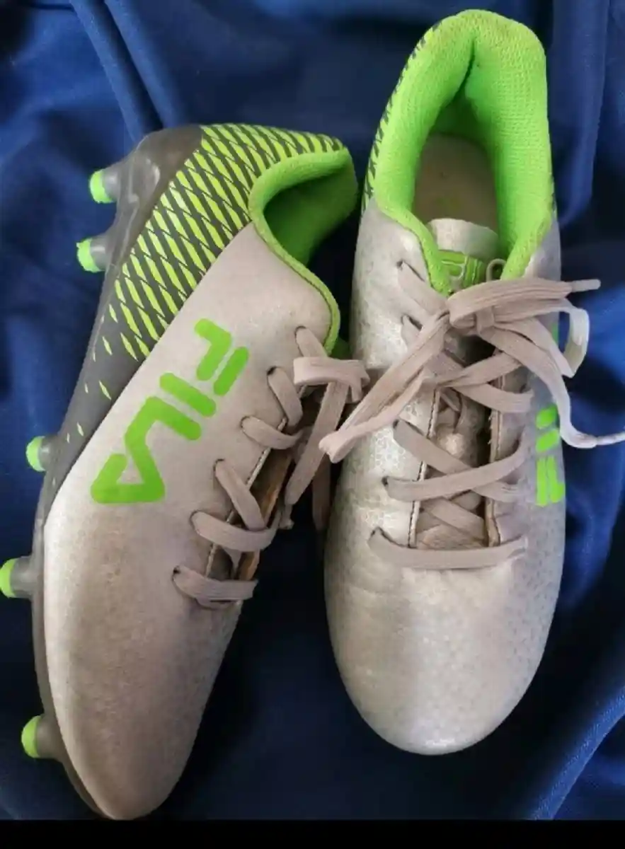 Fila yeşil detaylı futbol ayakkabısı