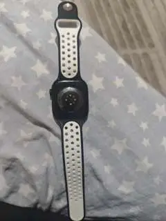 Siyah-beyaz akıllı saat apple watch 10 series 46
