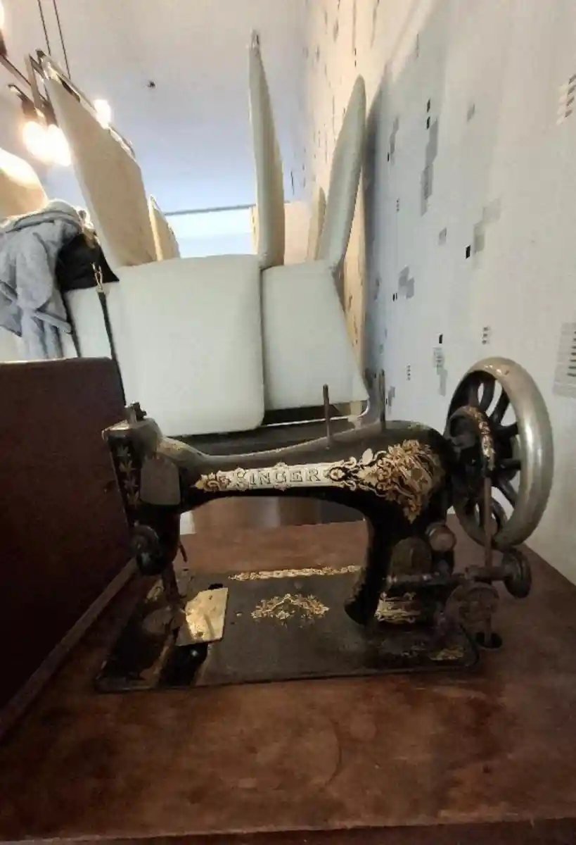 Eski dikiş makinesi, vintage tasarım