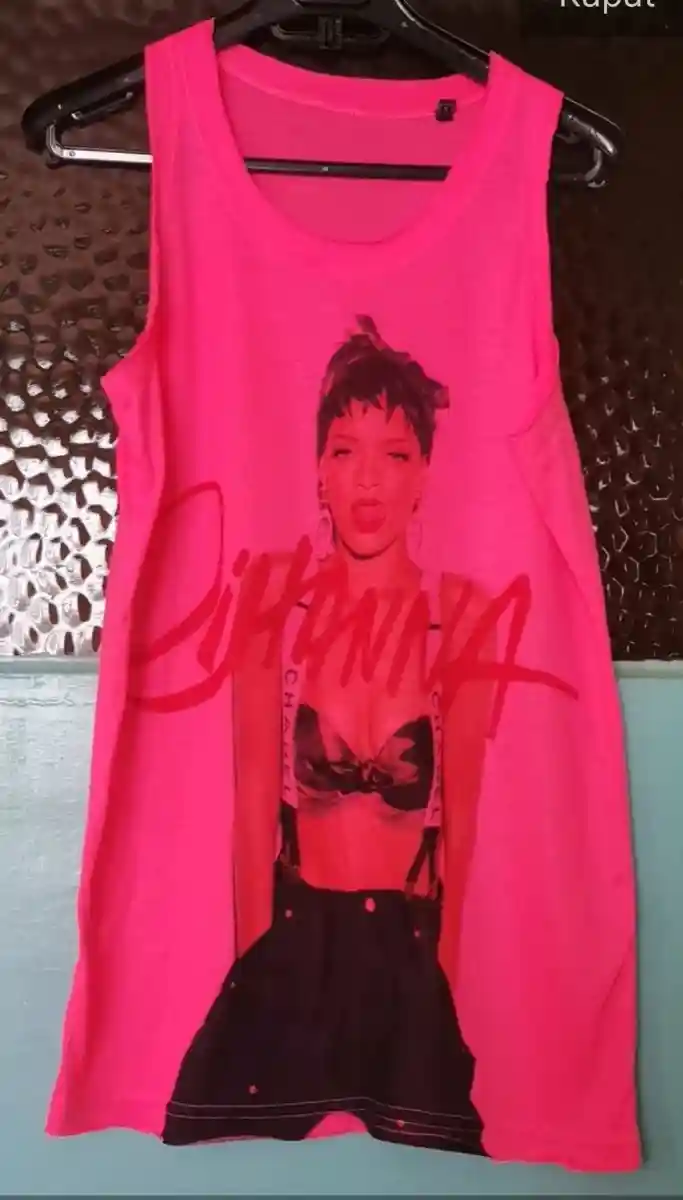 Rihanna baskılı pembe atlet