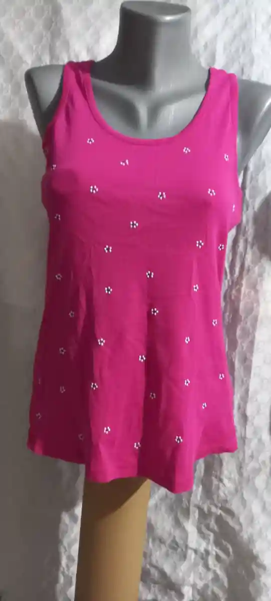 Pembe desenli kısa kollu tişört