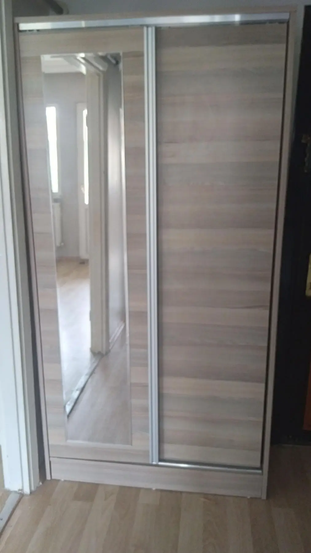 Aynalı 2 kapaklı raylı ve askilikli ilan görseli