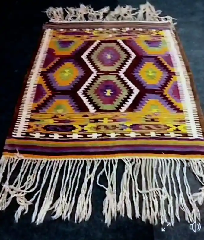 Renkli desenli antika el dokuması kilim
