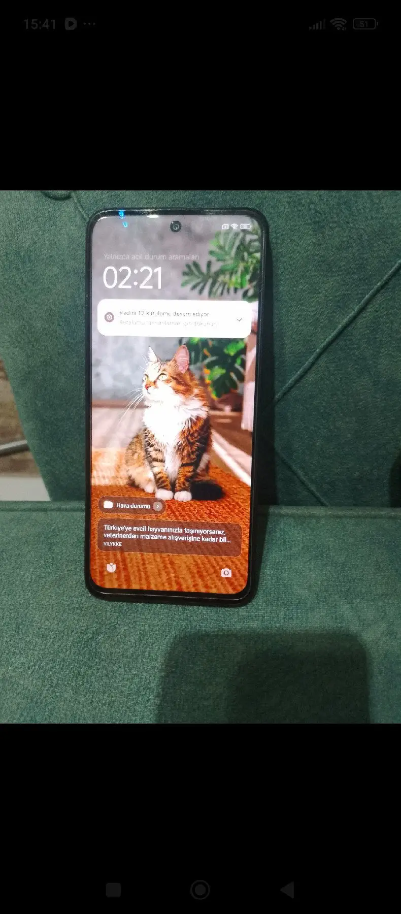 Siyah kılıflı akıllı telefon