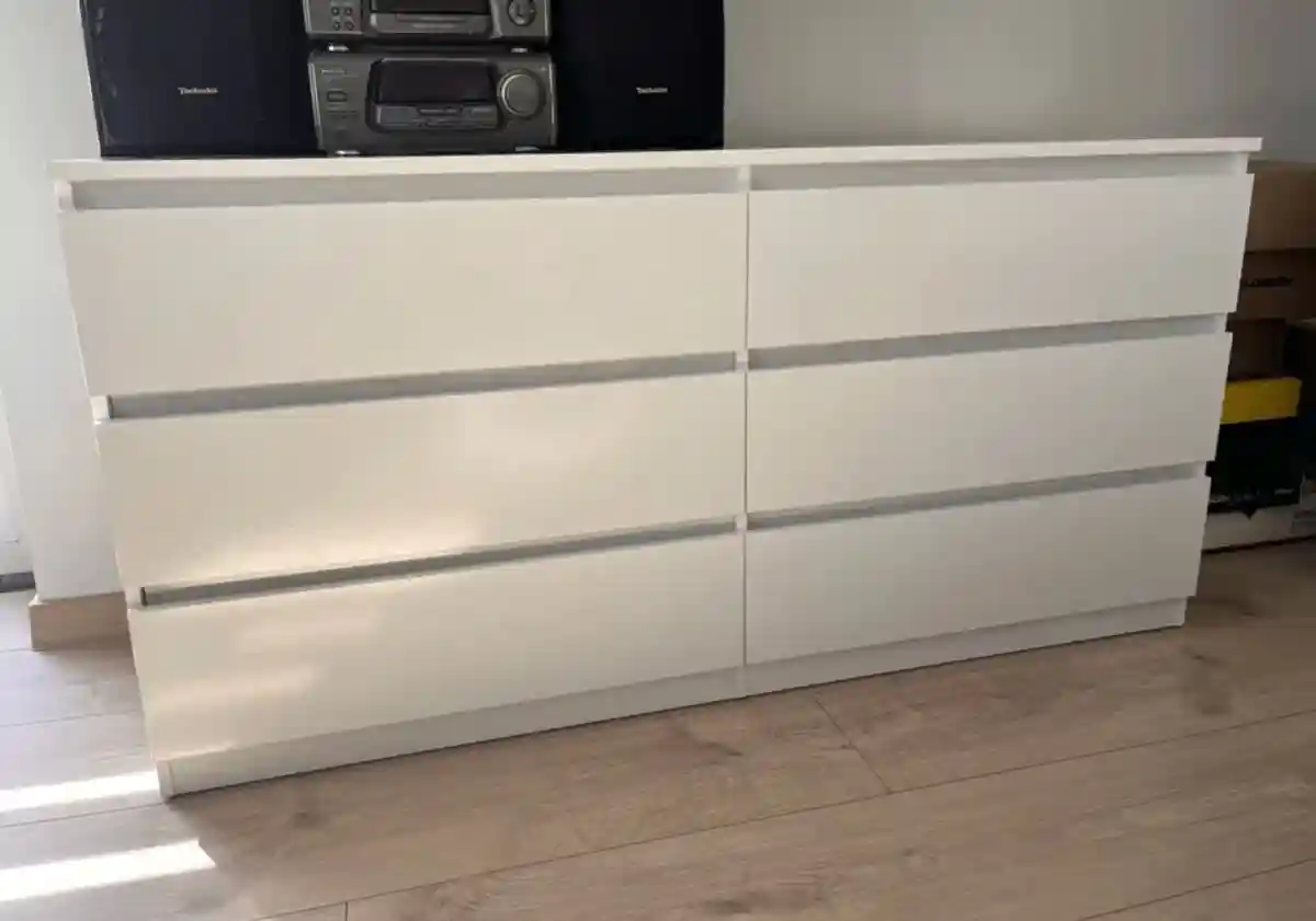 Beyaz modern komodin