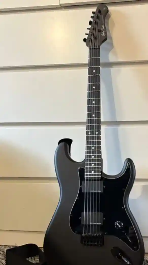 Siyah elektrik gitar ilan görseli