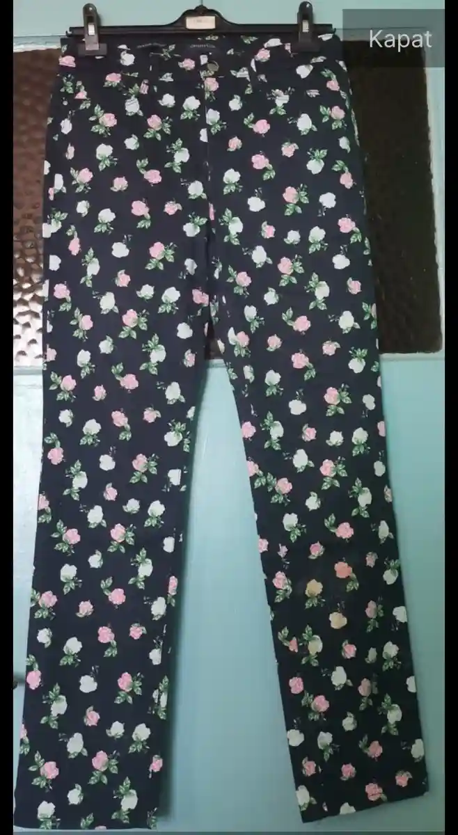 Charterclup. çiçekli pantalon. 36.beden ilan görseli