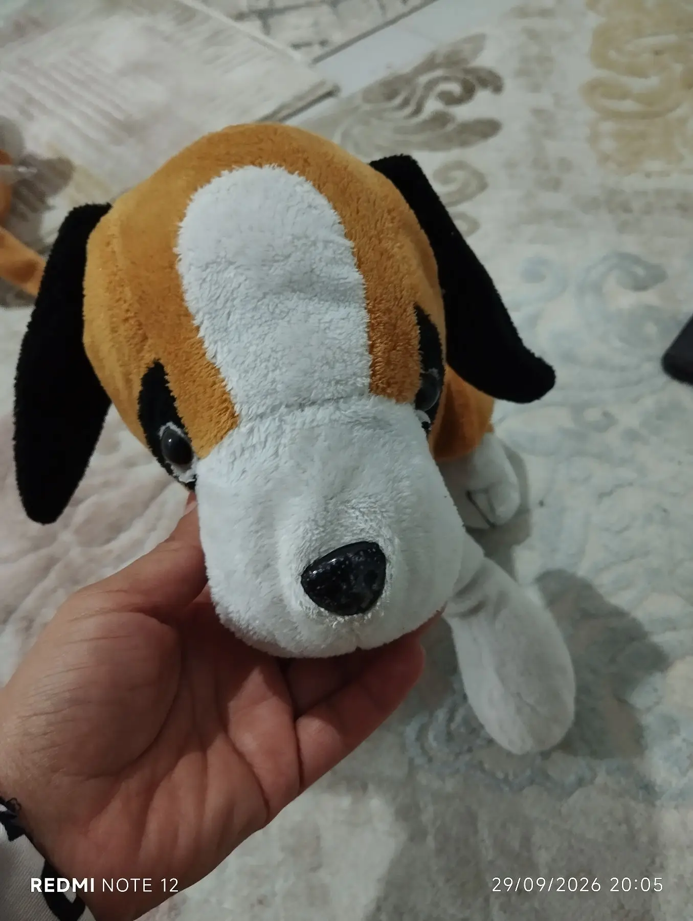 Orta büyüklükte peluş oyuncak sorunsuz
