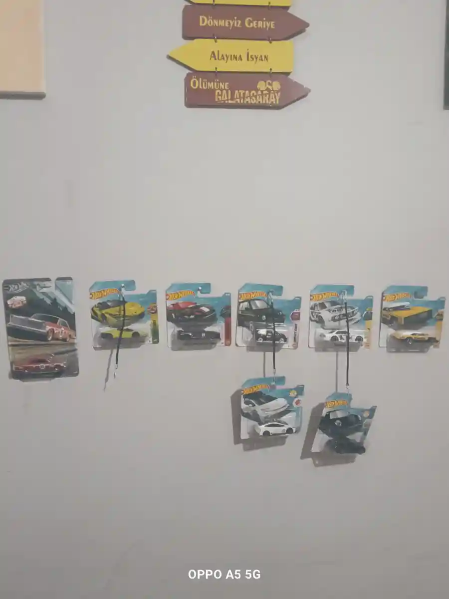 çeşitli model arabalar seti ilan görseli
