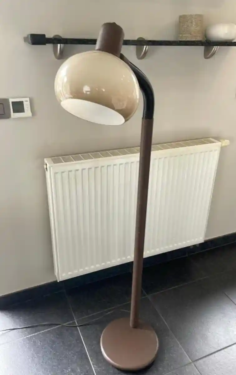 Modern tasarımlı ayak lambası