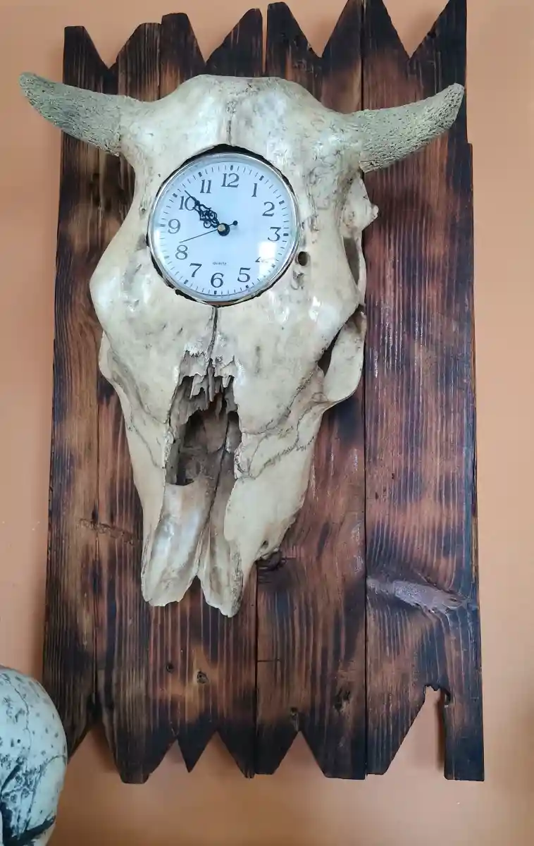 Sığır kafası tasarımlı duvar saati