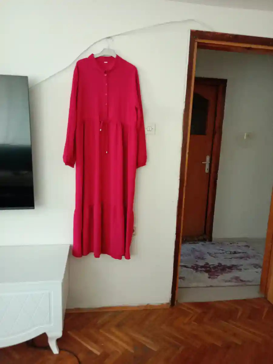 Pembe uzun elbise