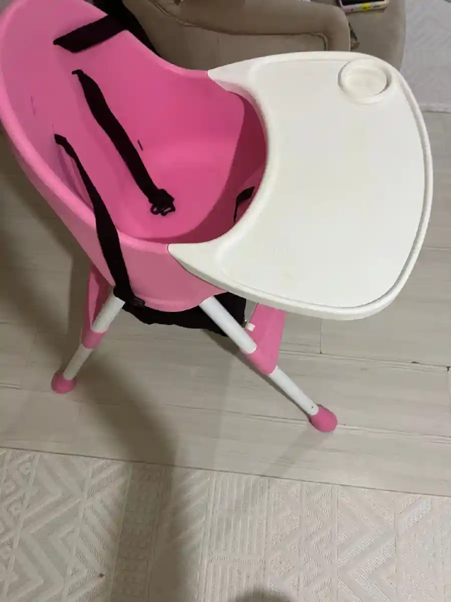 Pembe yüksek bebek sandalyesi