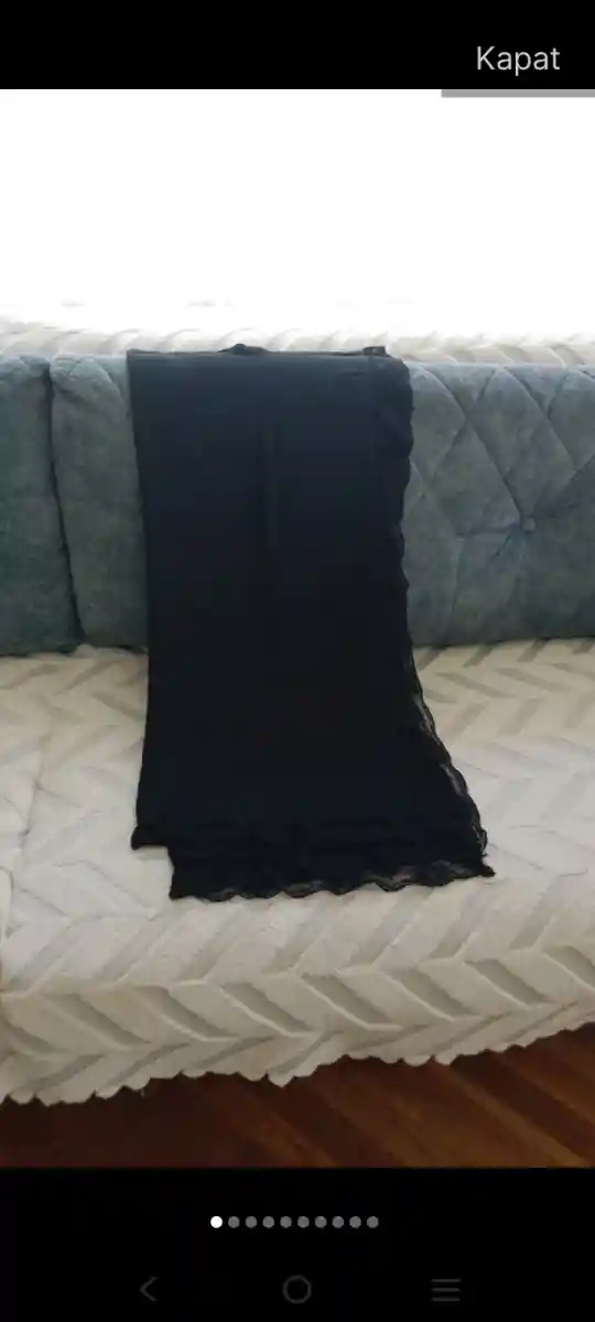 Siyah dantel detaylı şal