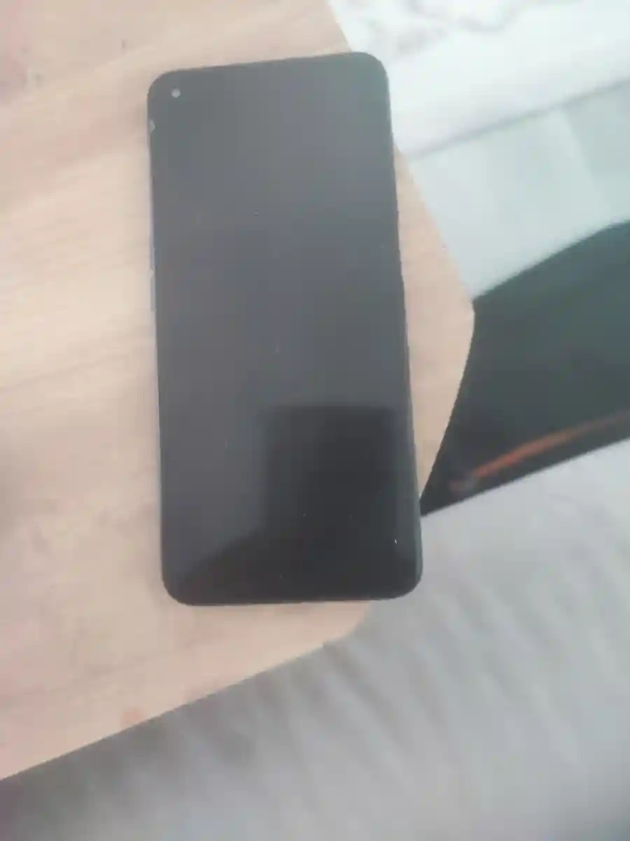 Siyah akıllı telefon oppo eski