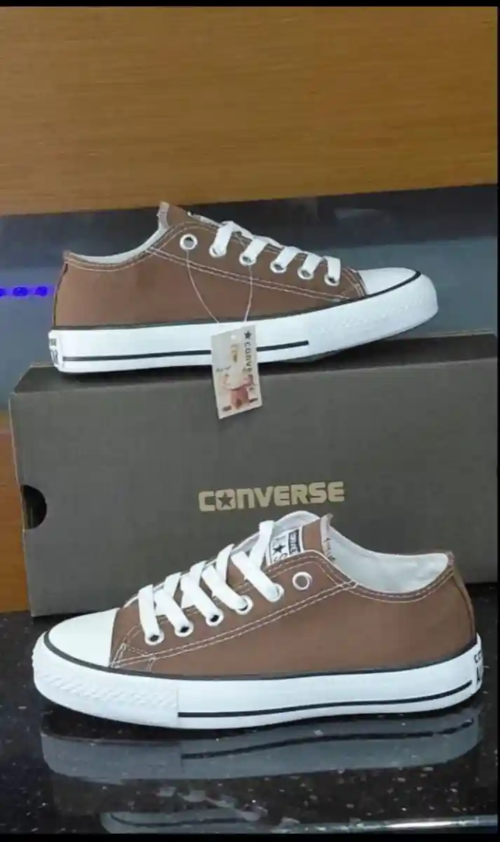 Kahverengi converse spor ayakkabı