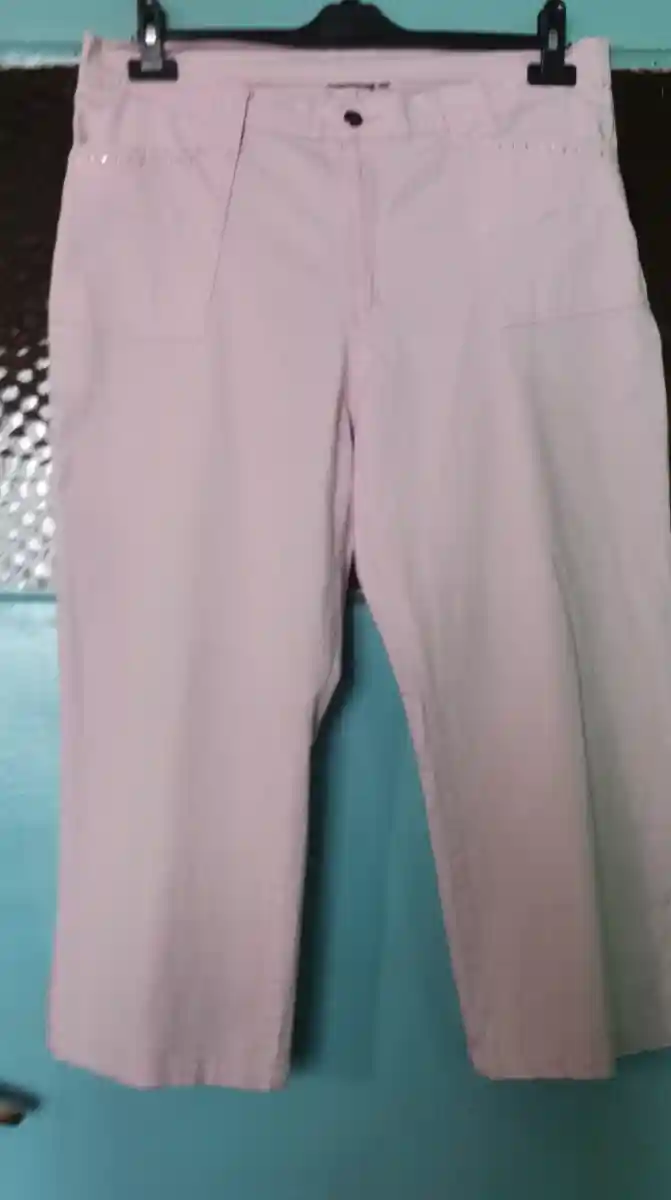 Pudra renkli  kısa pantalon