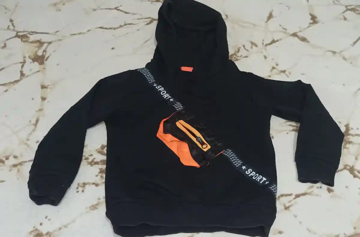 Kapüşonlu siyah spor sweatshirt