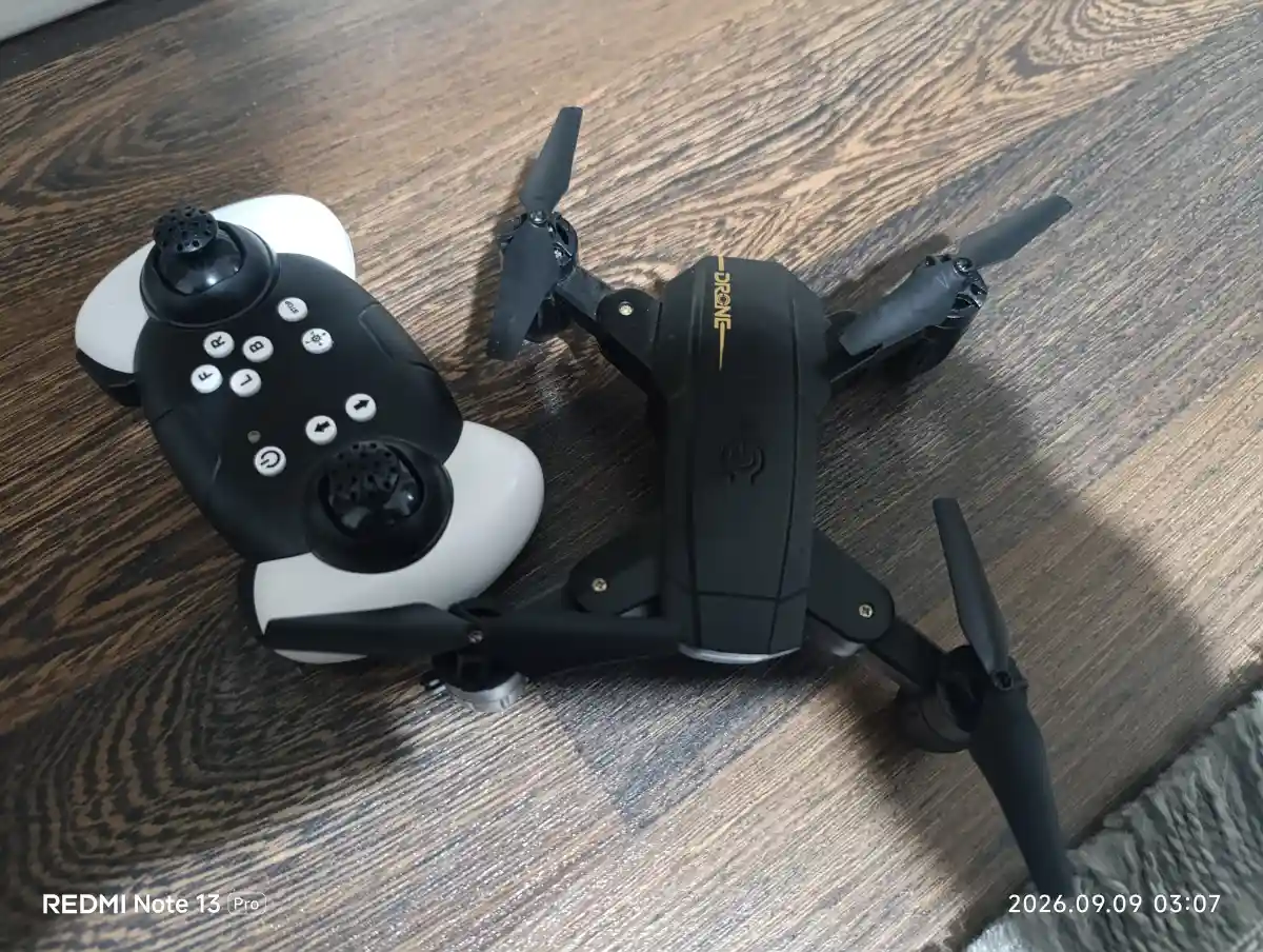 Kompakt drone ve uzaktan kumanda seti
